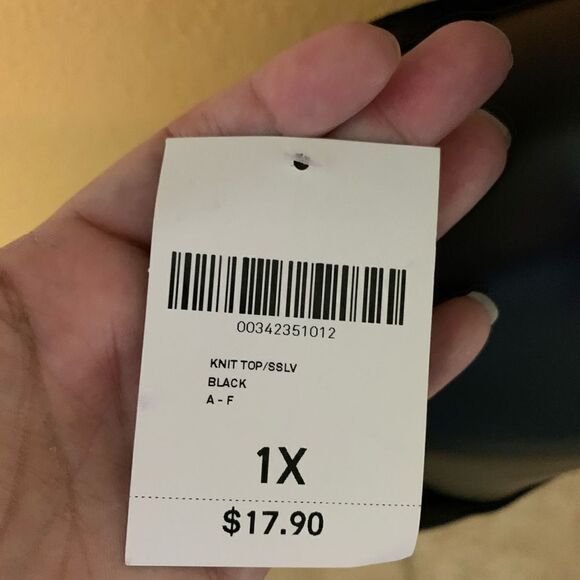 Forever 21 plus black top - Picture 3 of 6